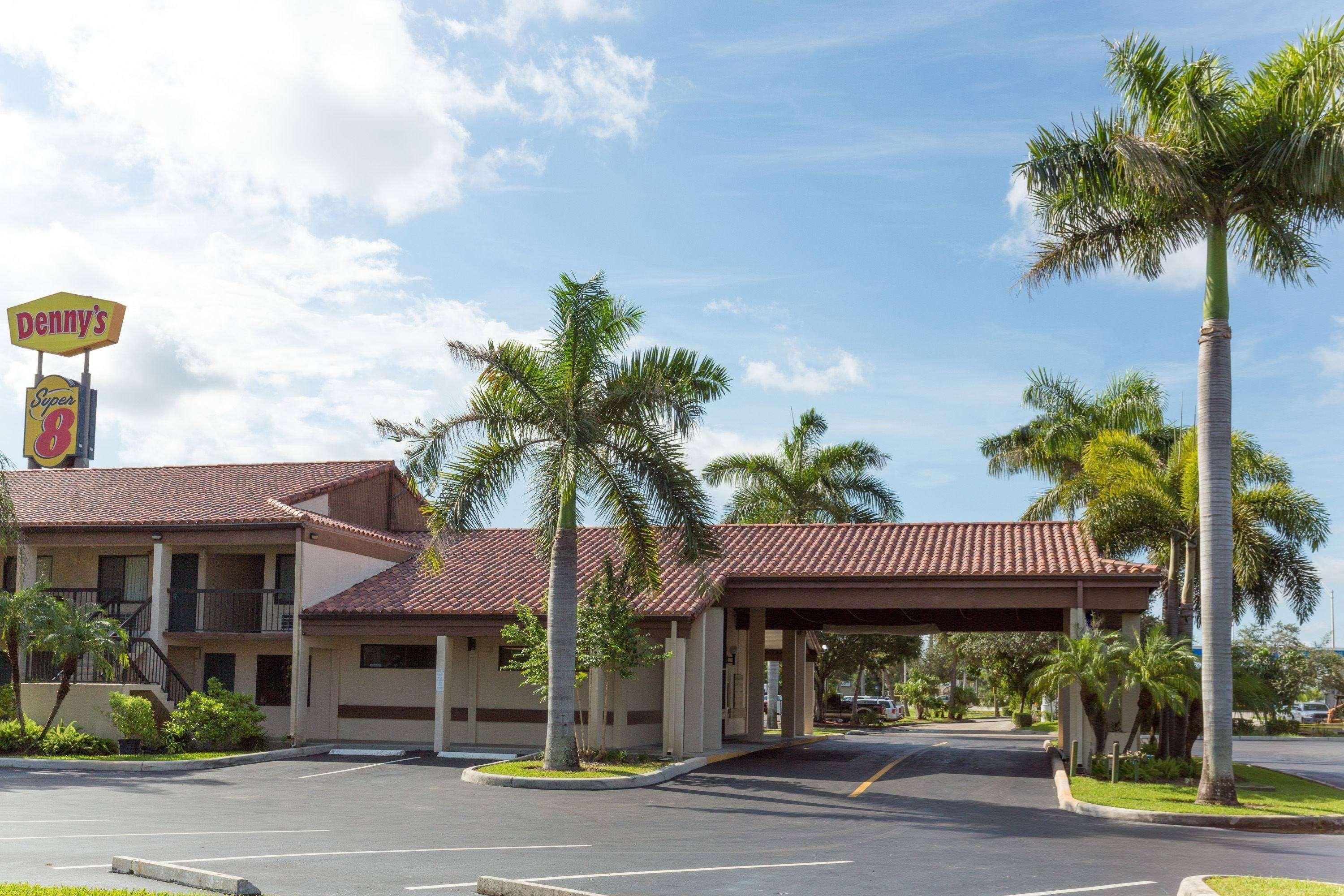 Super 8 By Wyndham Riviera Beach West Palm Beach Екстер'єр фото