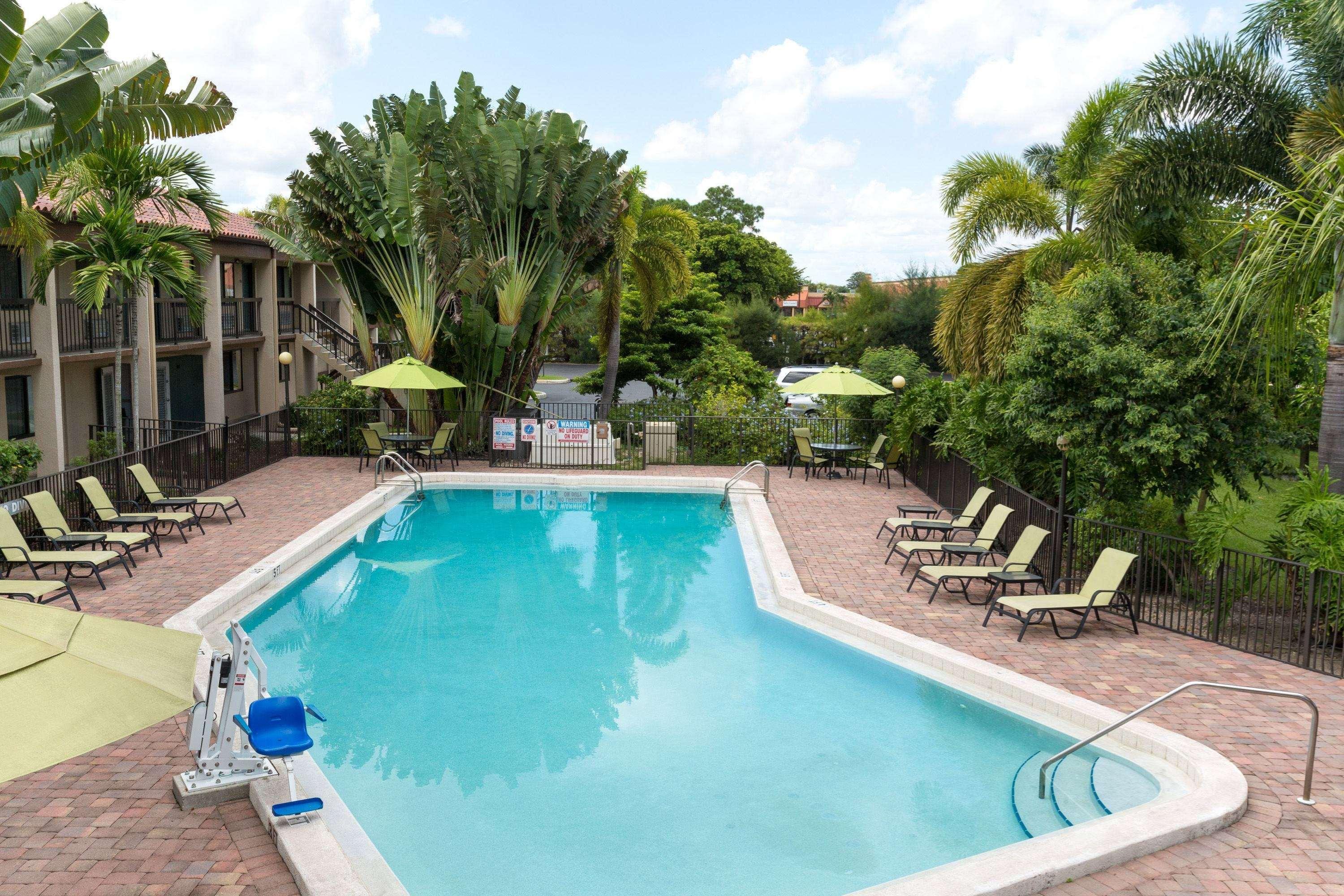 Super 8 By Wyndham Riviera Beach West Palm Beach Екстер'єр фото