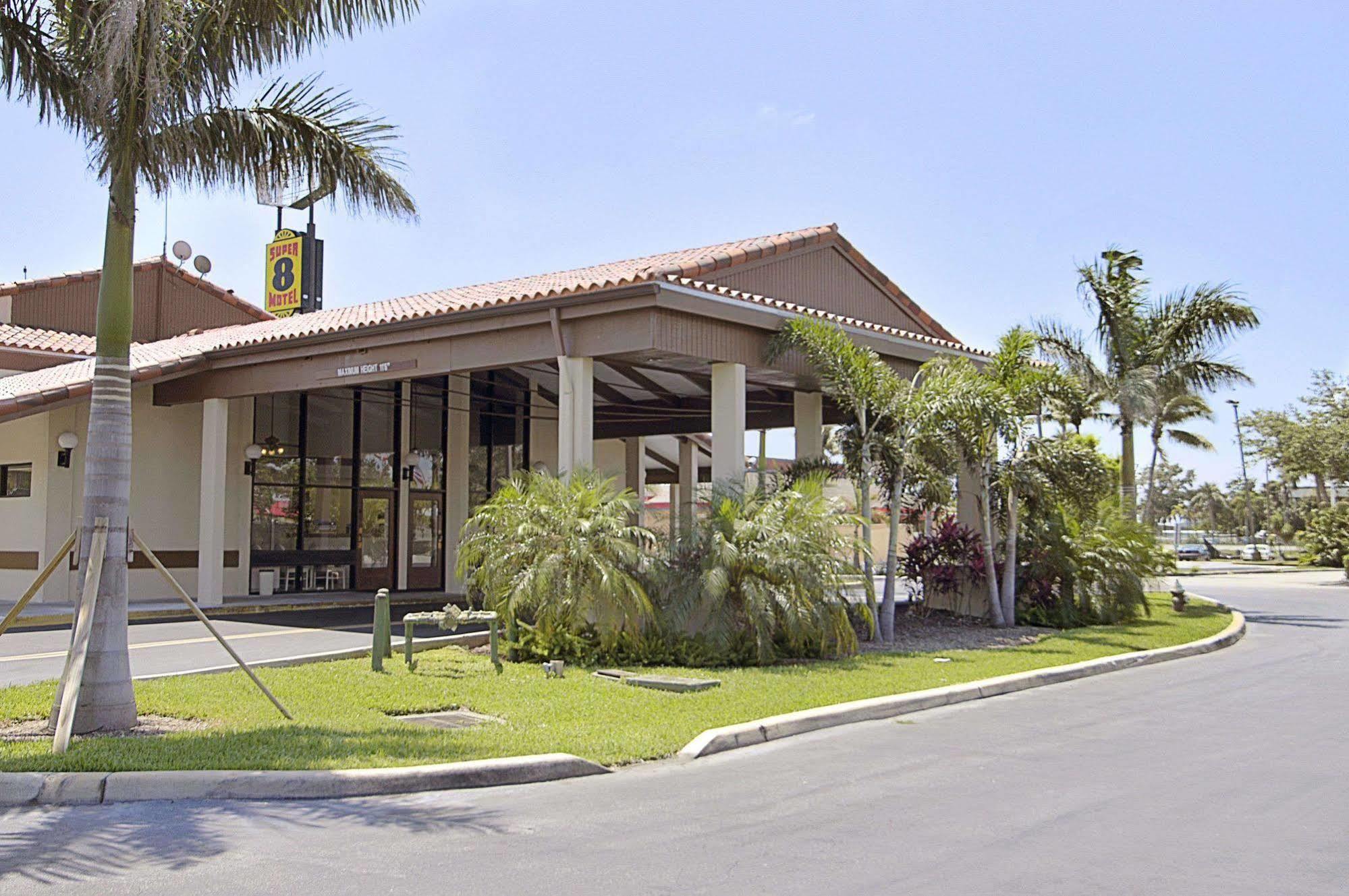 Super 8 By Wyndham Riviera Beach West Palm Beach Екстер'єр фото