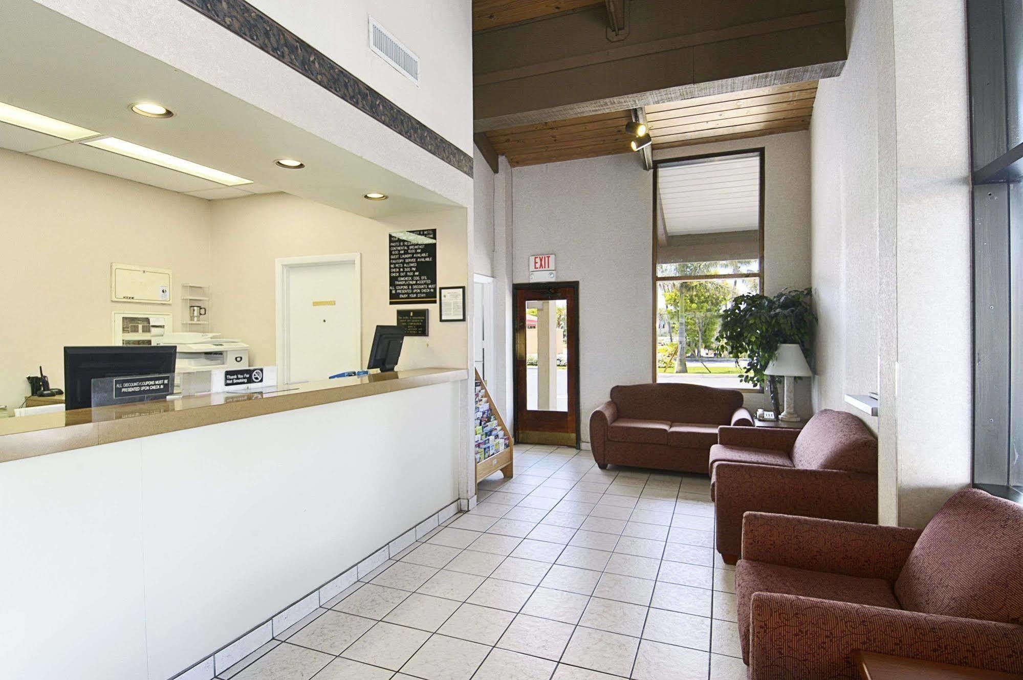 Super 8 By Wyndham Riviera Beach West Palm Beach Екстер'єр фото