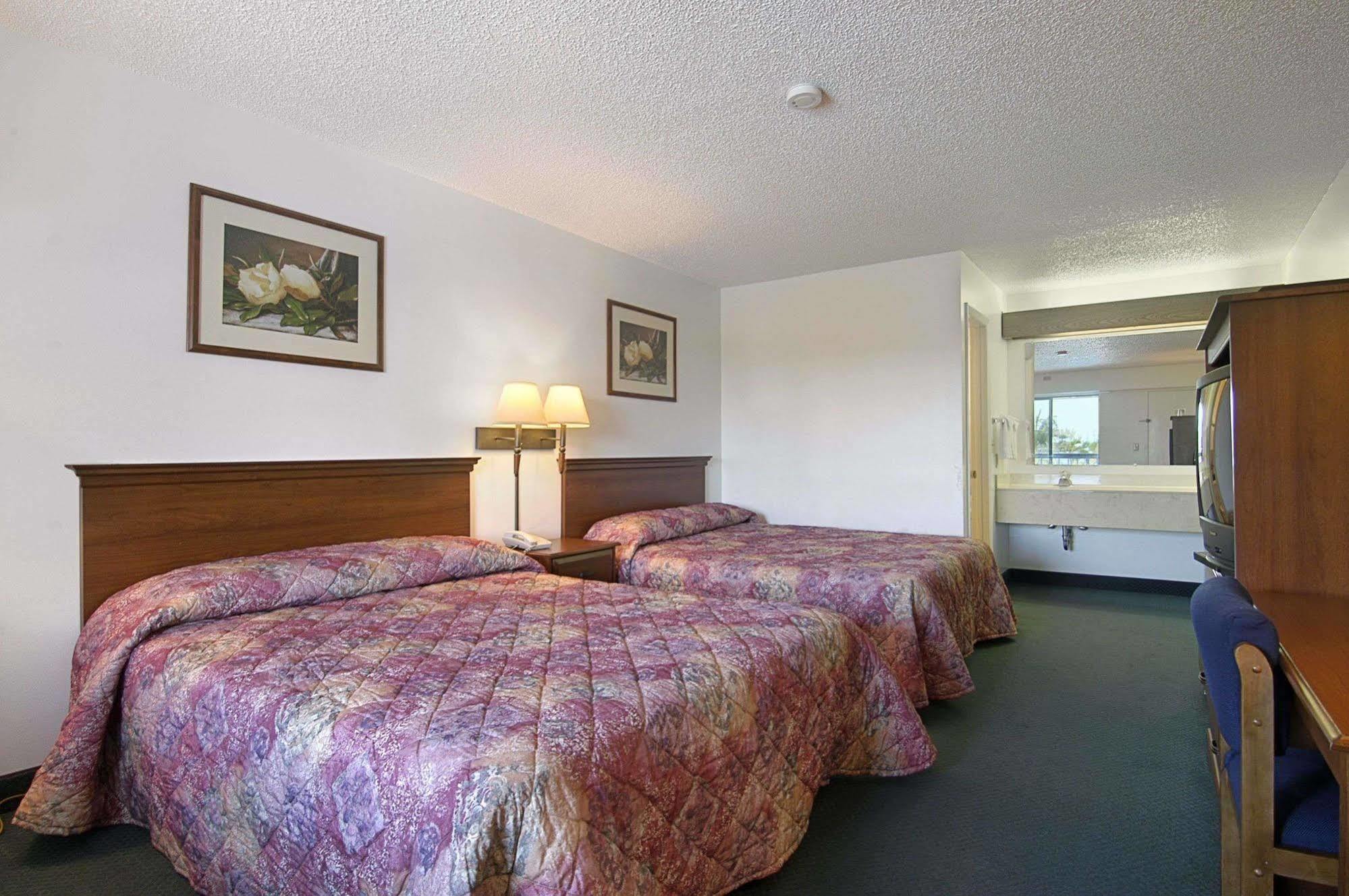 Super 8 By Wyndham Riviera Beach West Palm Beach Екстер'єр фото