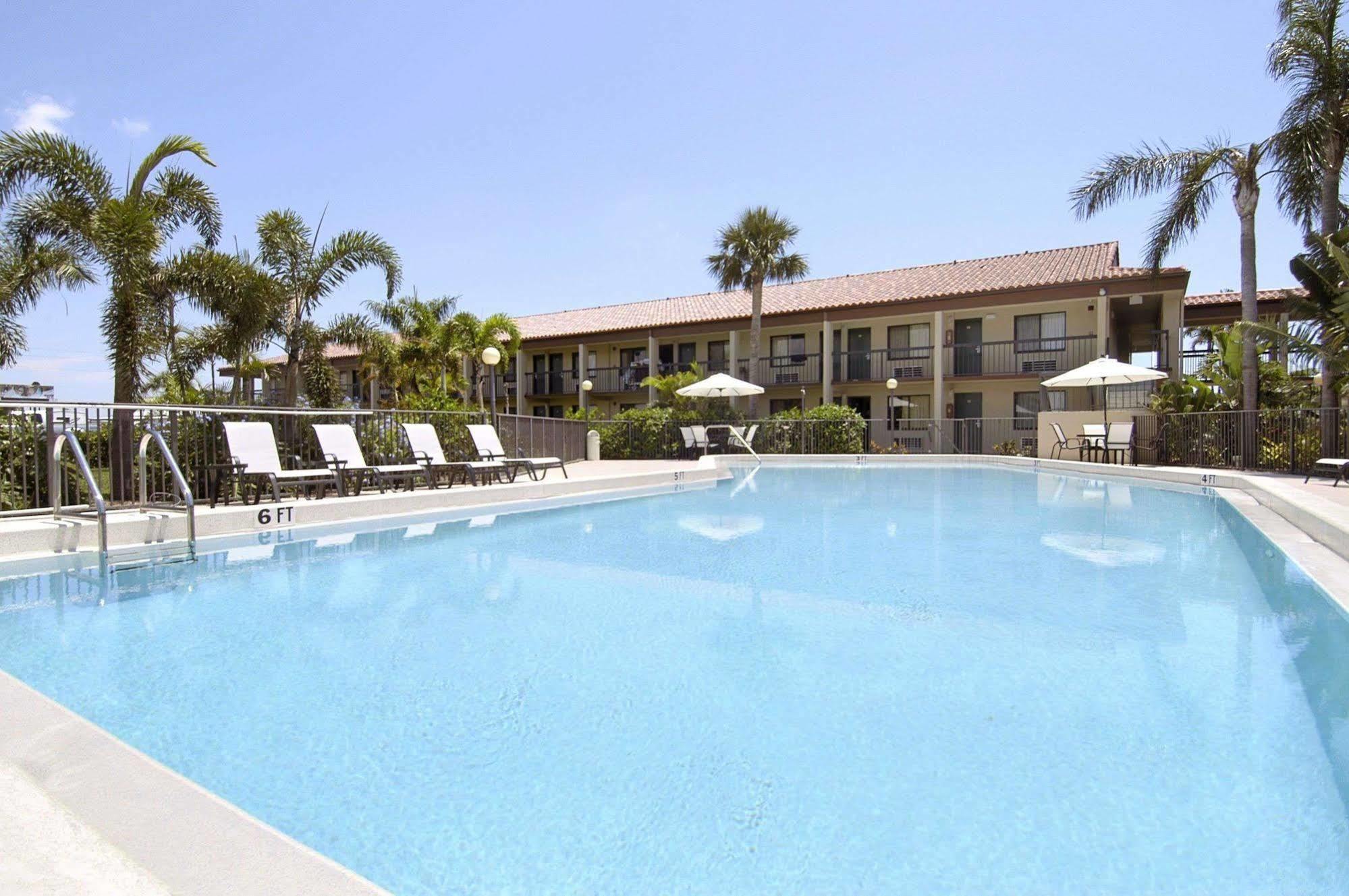 Super 8 By Wyndham Riviera Beach West Palm Beach Екстер'єр фото